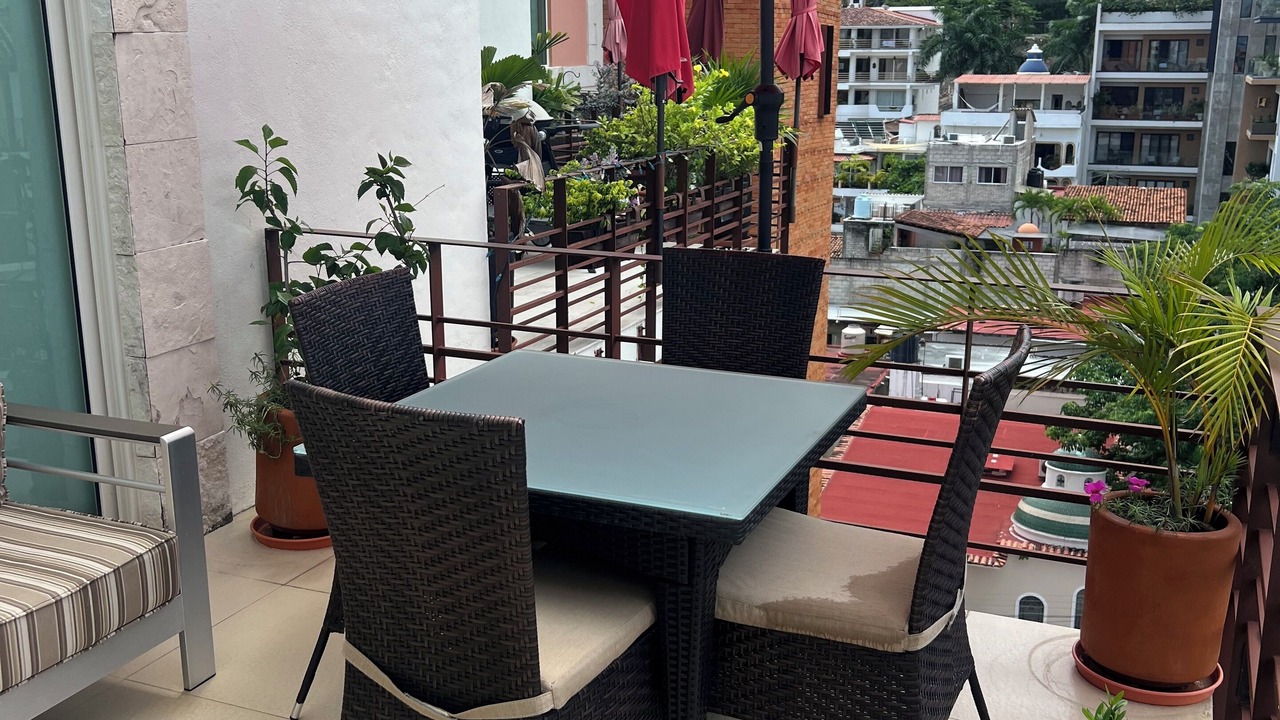 Photo of Outdoor in Romantic Zone