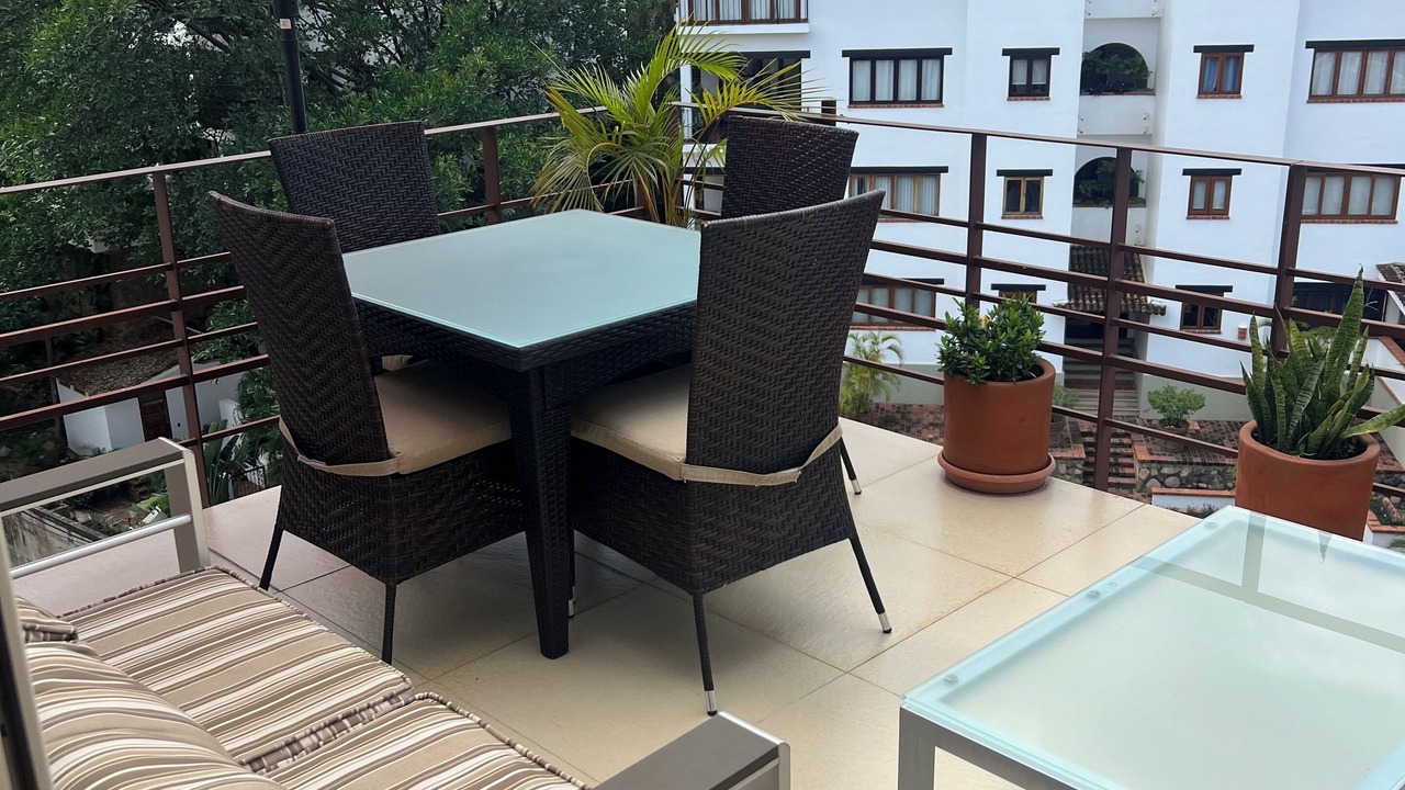 Photo of Outdoor in Romantic Zone