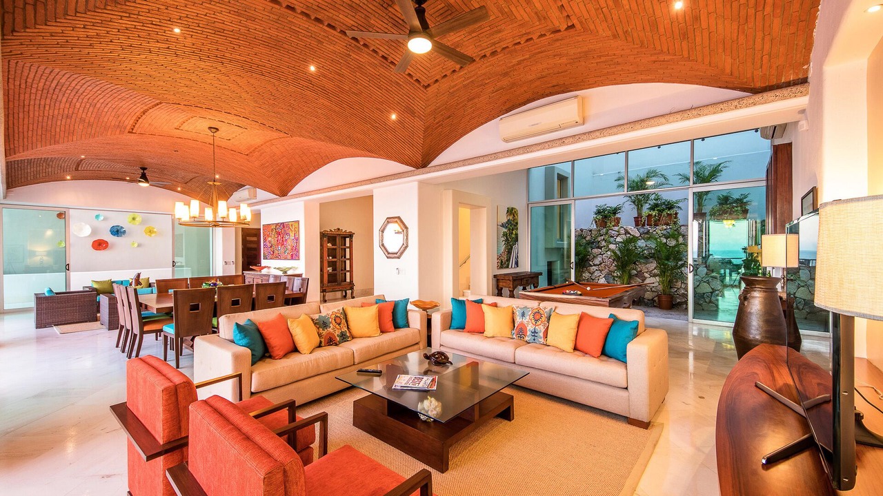 Photo of Livingroom in South Shore Hotel Area