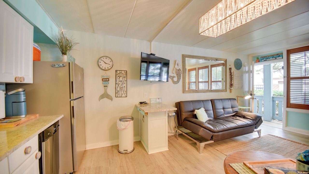 Photo of Livingroom in Northeast Virginia Beach