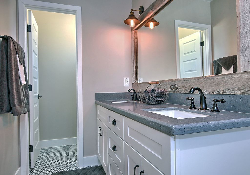 Photo of Bathroom in Pierson Place Historic District