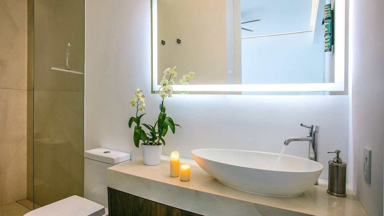 Photo of Bathroom in Romantic Zone