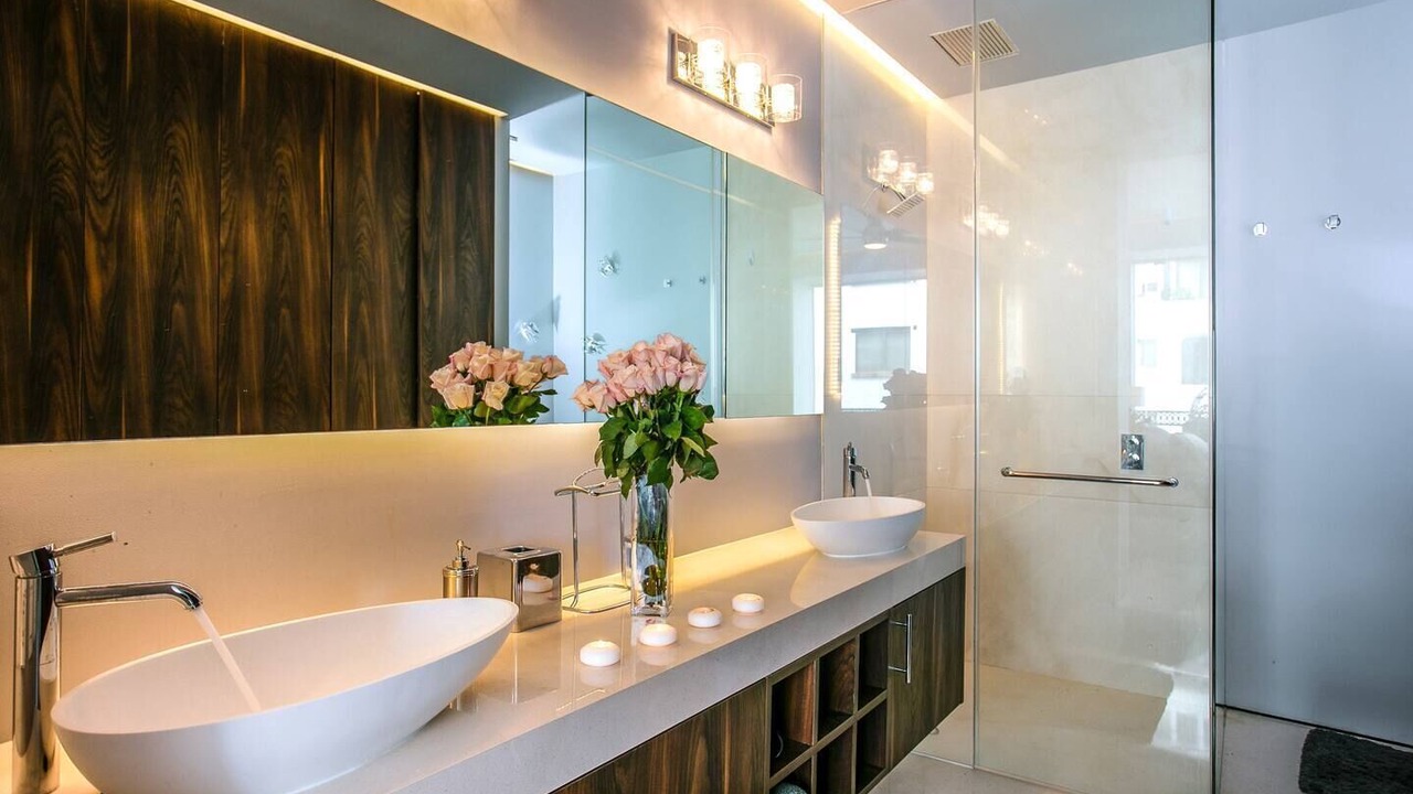 Photo of Bathroom in Romantic Zone