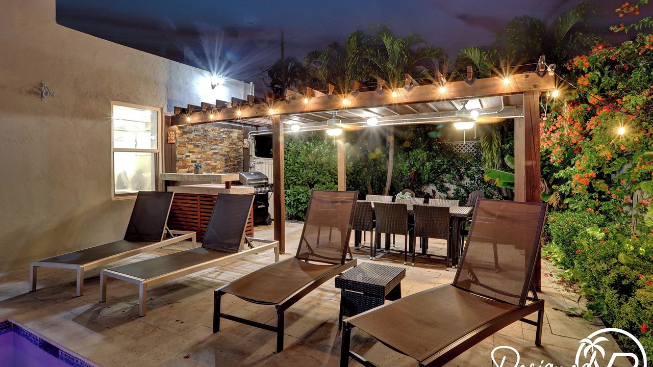Photo of Outdoor in Hollywood Lakes