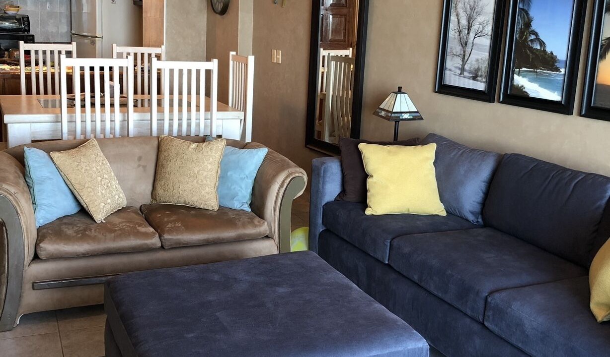 Photo of Livingroom in South Shore Hotel Area