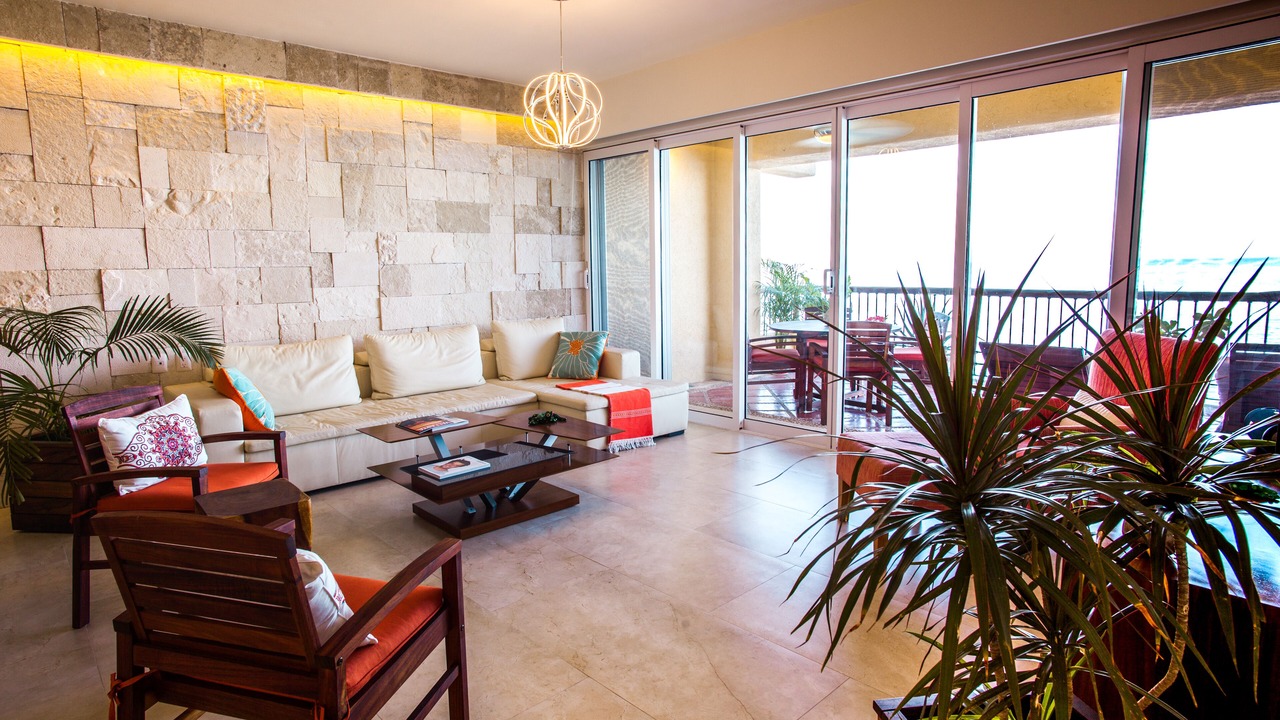 Photo of Livingroom in South Shore Hotel Area