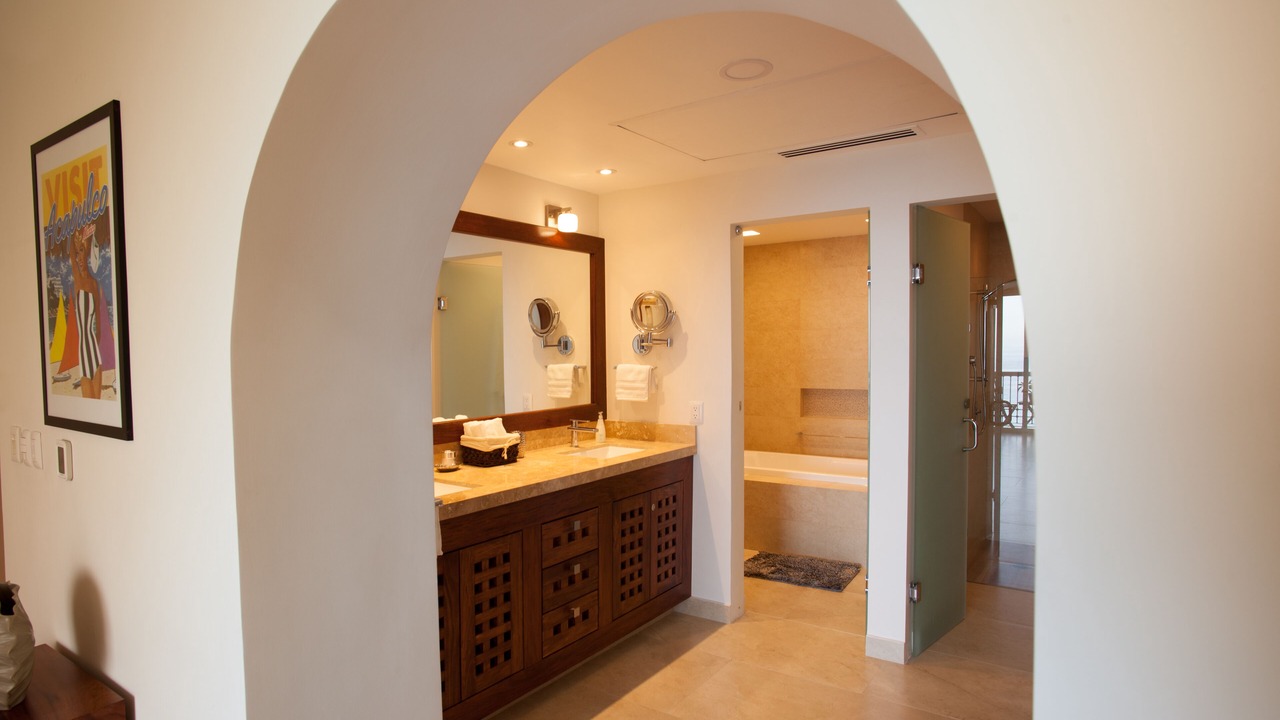 Photo of Bathroom in South Shore Hotel Area