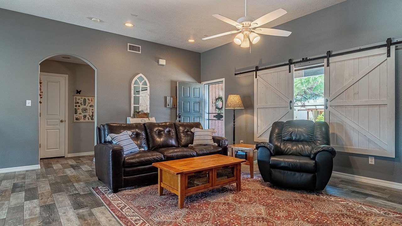 Photo of Livingroom in Desert Foothills