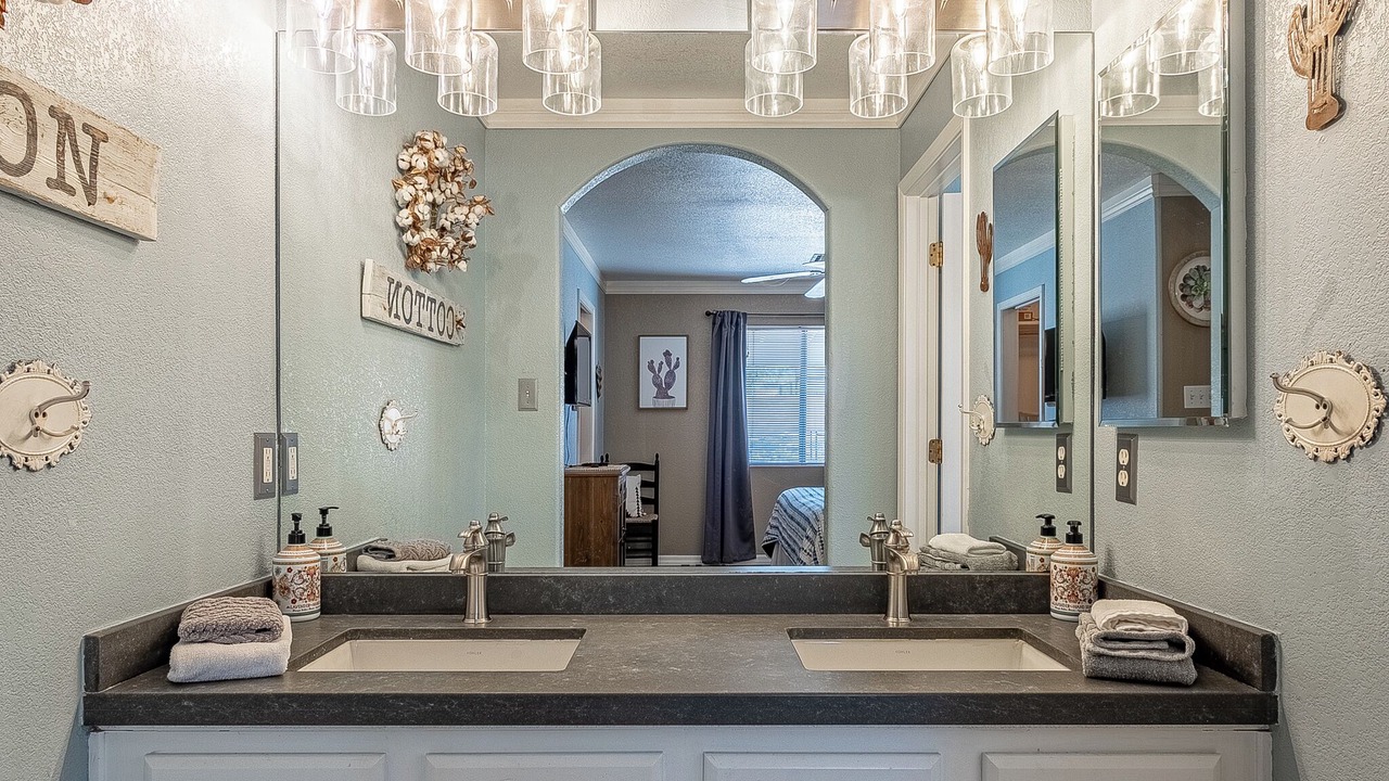 Photo of Bathroom in Desert Foothills