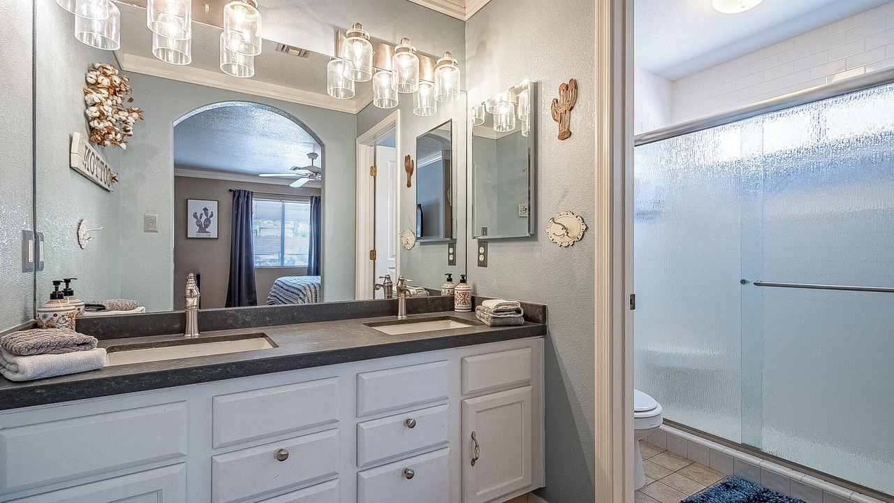Photo of Bathroom in Desert Foothills