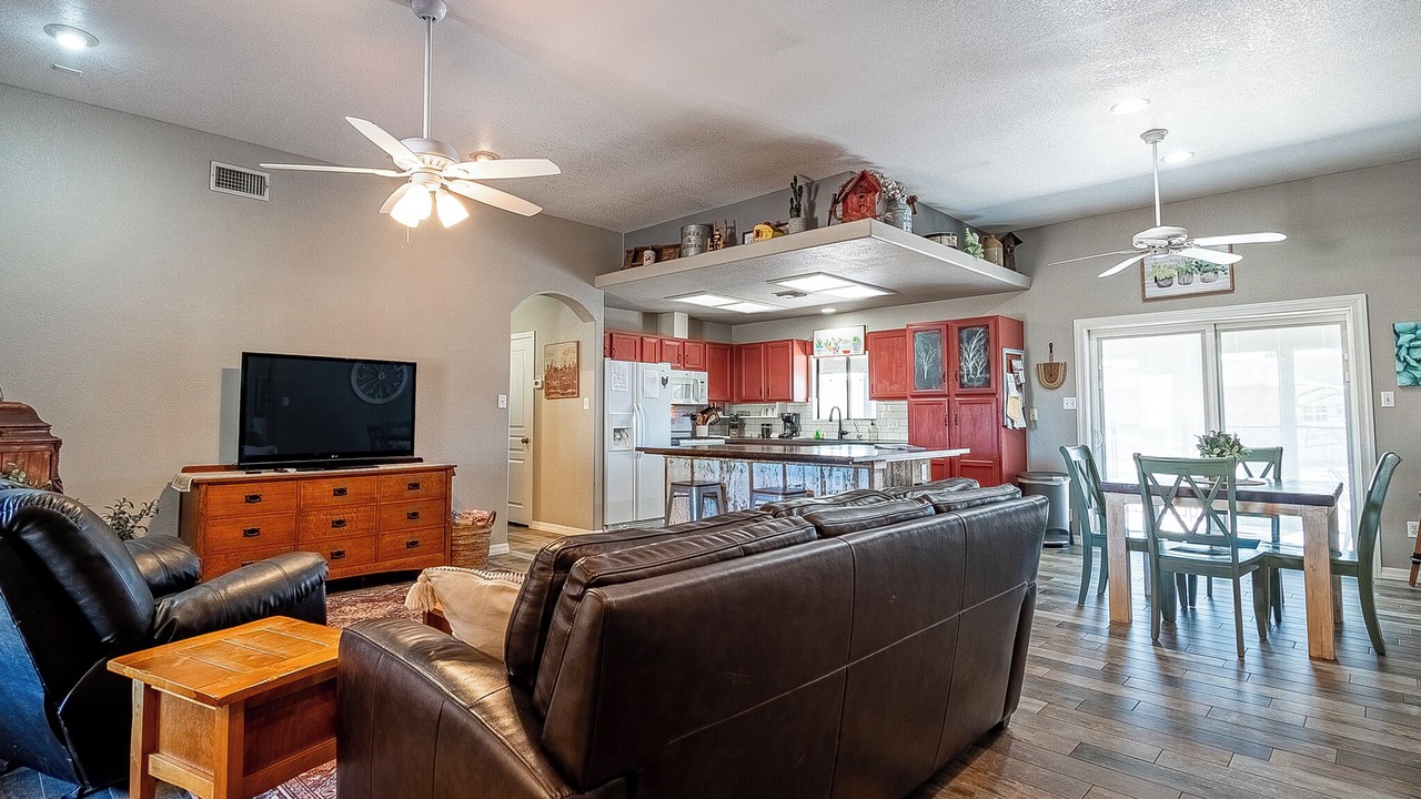 Photo of Livingroom in Desert Foothills