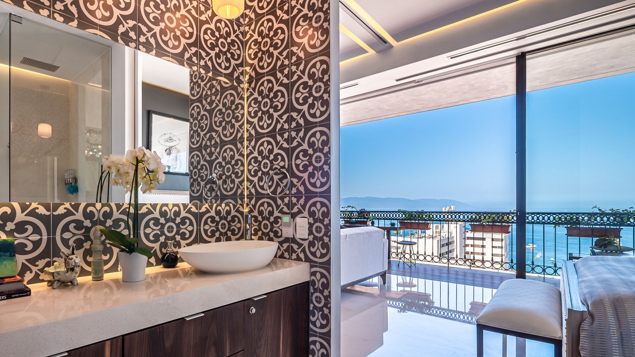 Photo of Bathroom in Romantic Zone