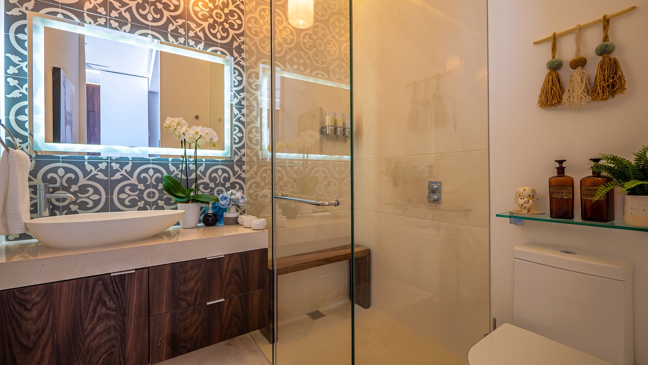 Photo of Bathroom in Romantic Zone