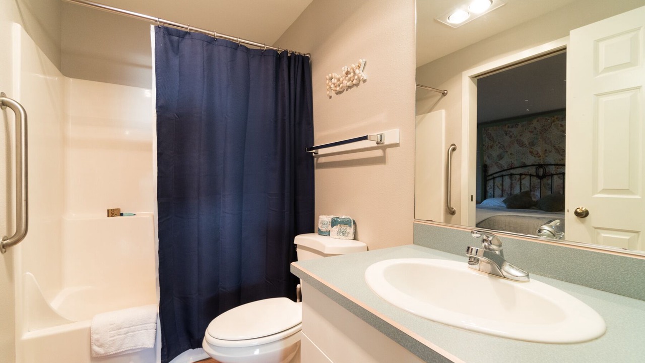 Photo of Bathroom in Depoe Bay