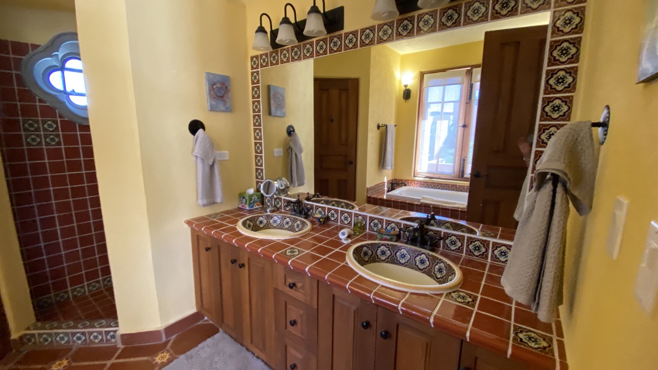 Photo of Bathroom in Nopolo