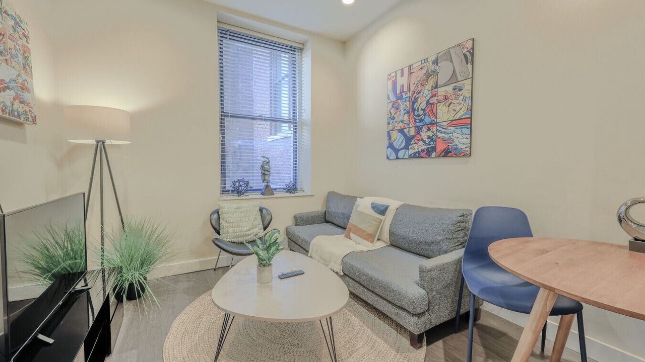 Photo of Livingroom in Theatre District