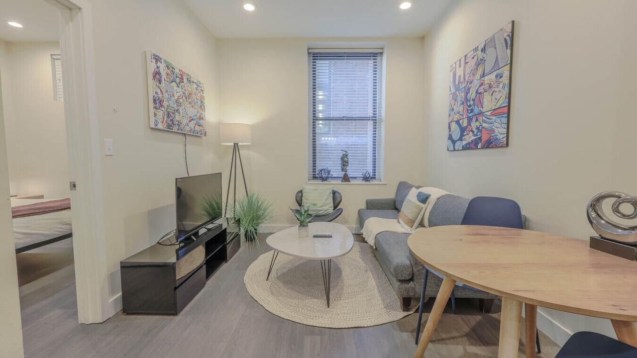 Photo of Livingroom in Theatre District