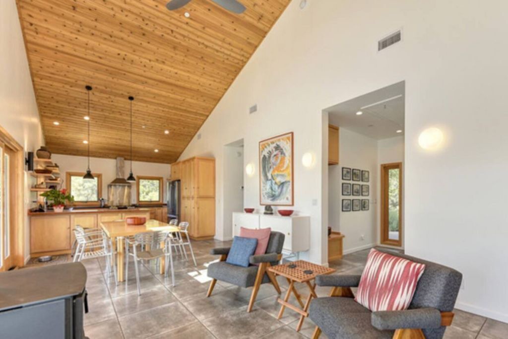 Photo of Livingroom in Volcano