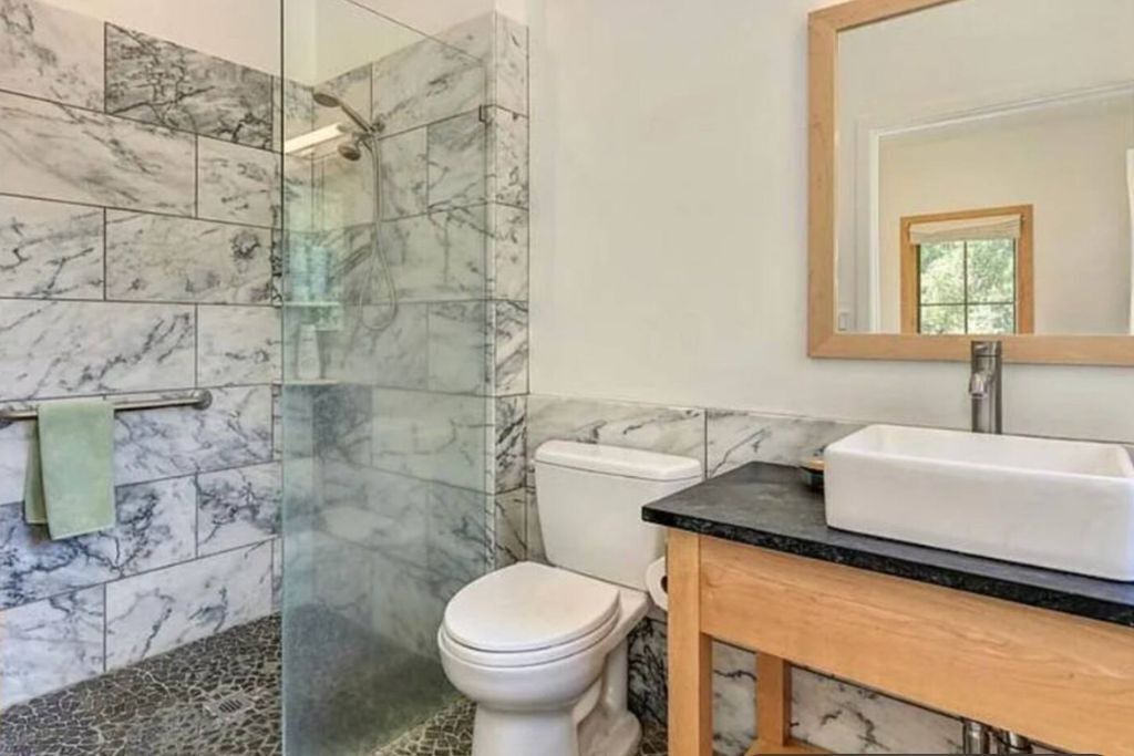 Photo of Bathroom in Volcano