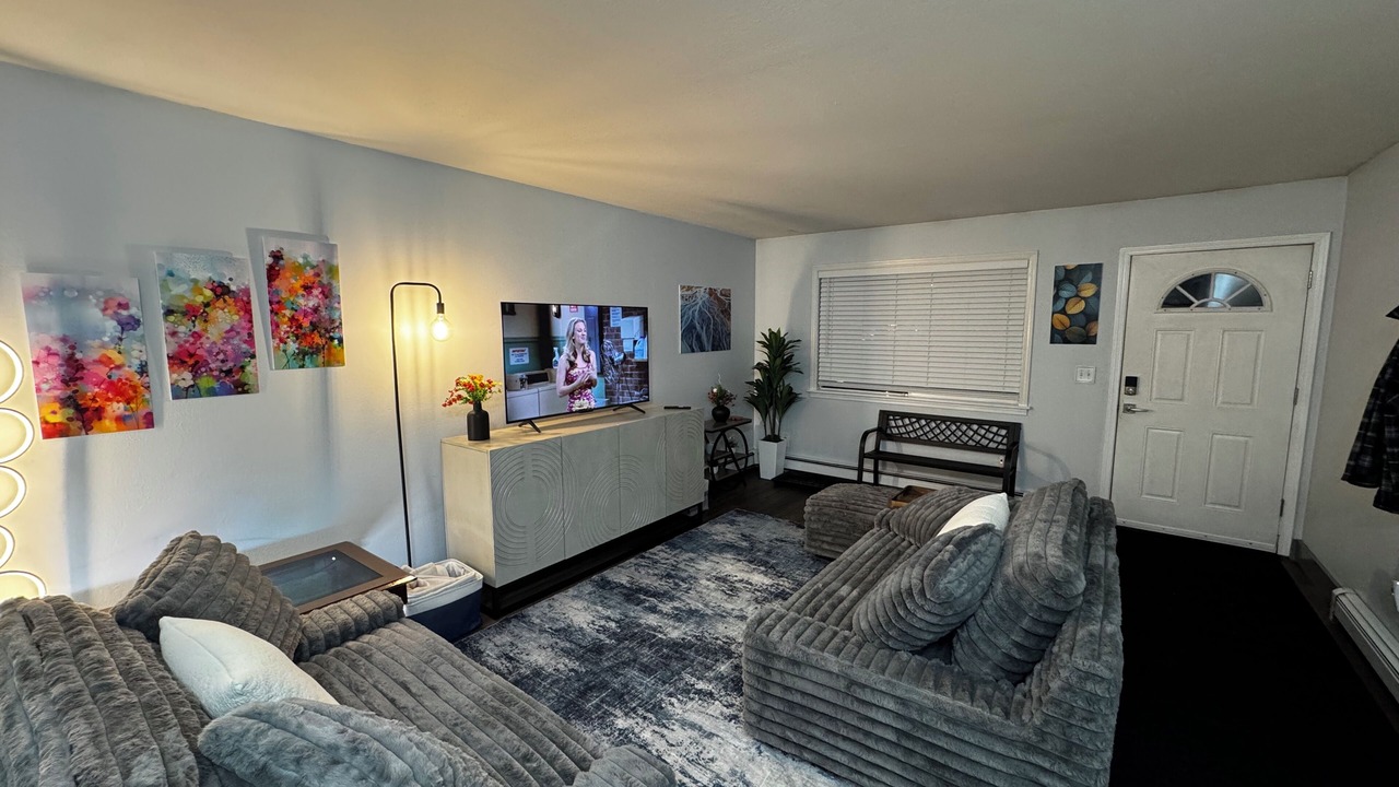 Photo of Livingroom in Abbott Loop