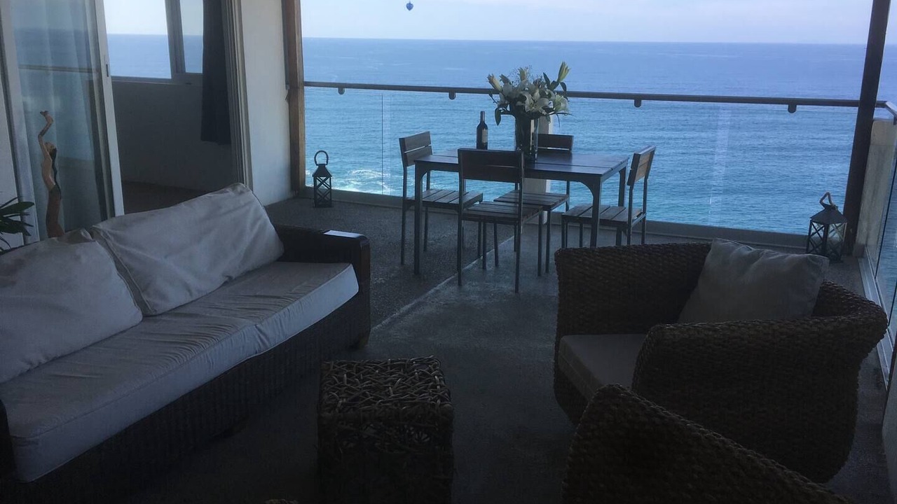 Photo of Livingroom in South Shore Hotel Area