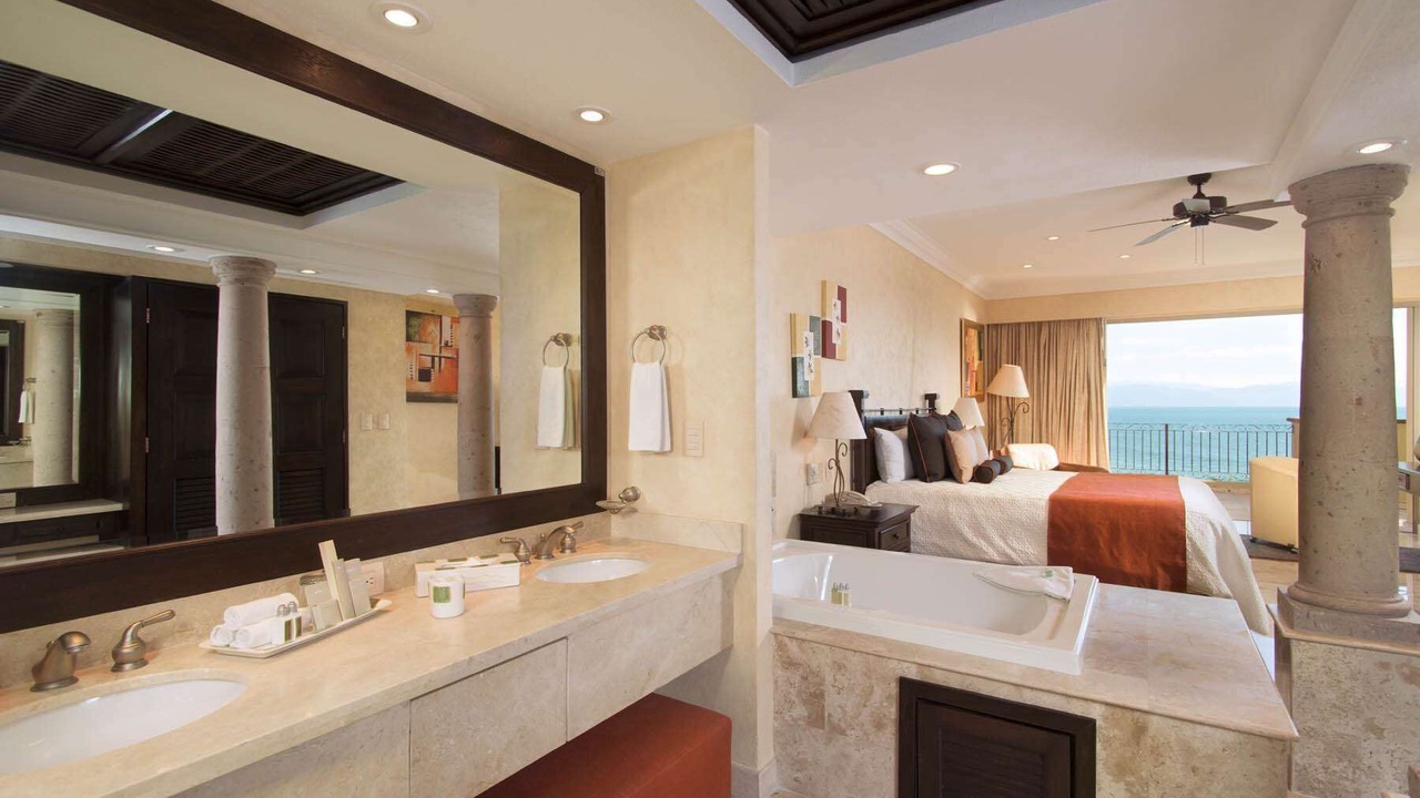 Photo of Bathroom in Flamingos