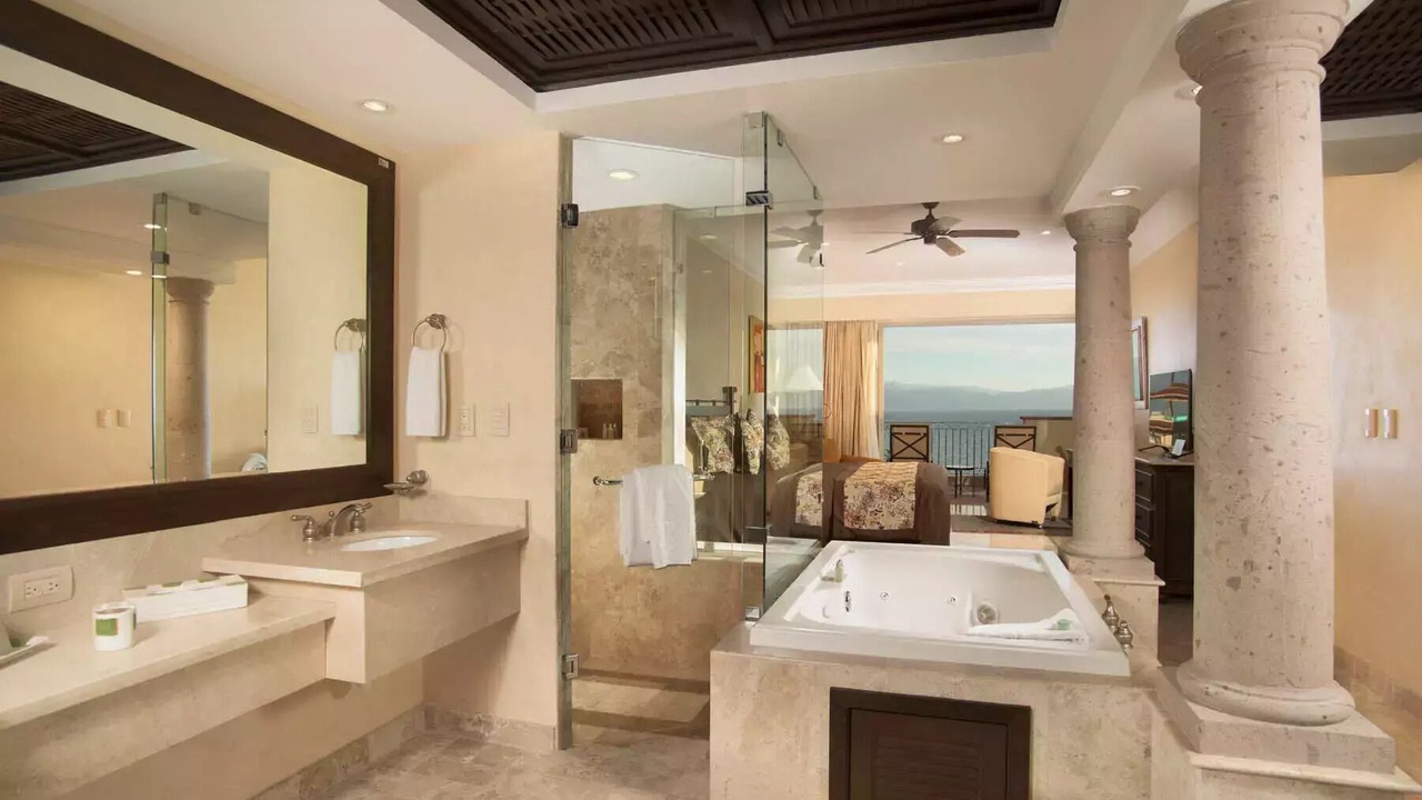 Photo of Bathroom in Flamingos