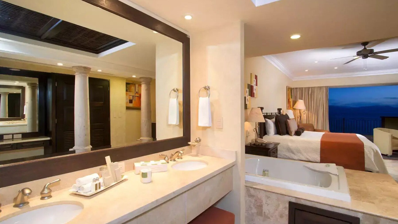 Photo of Bathroom in Flamingos