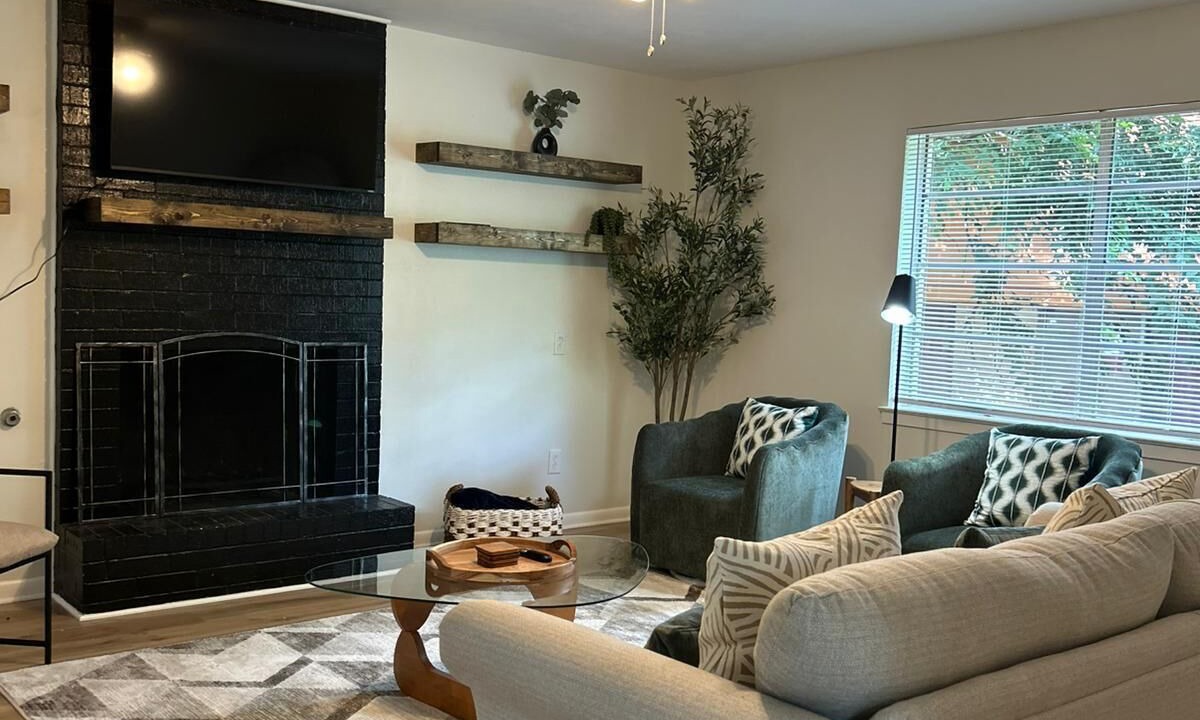 Photo of Livingroom in West Arlington
