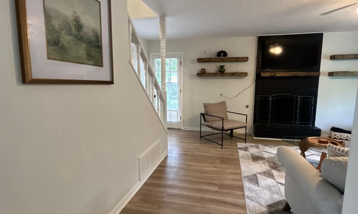 Photo of Livingroom in West Arlington