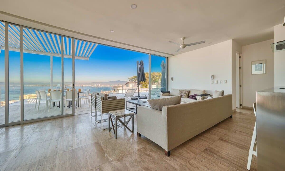 Photo of Livingroom in Romantic Zone