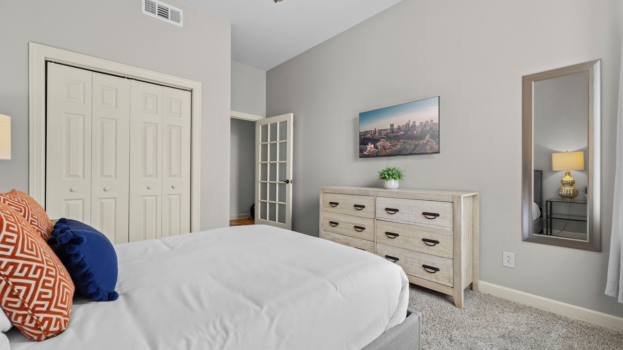 Photo of Bedroom in Five Points
