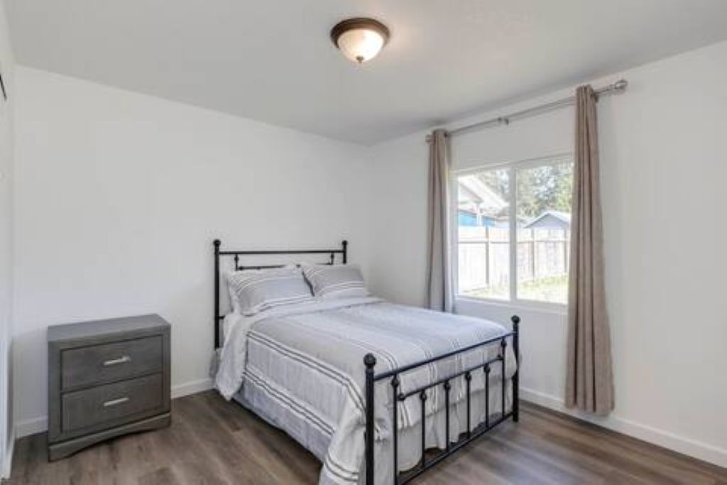 Photo of Bedroom in Woodburn