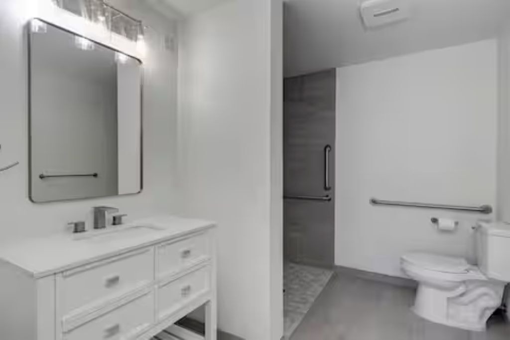 Photo of Bathroom in Woodburn