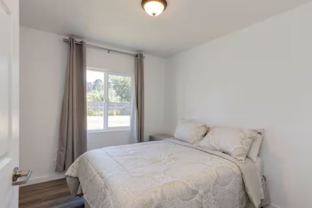 Photo of Bedroom in Woodburn
