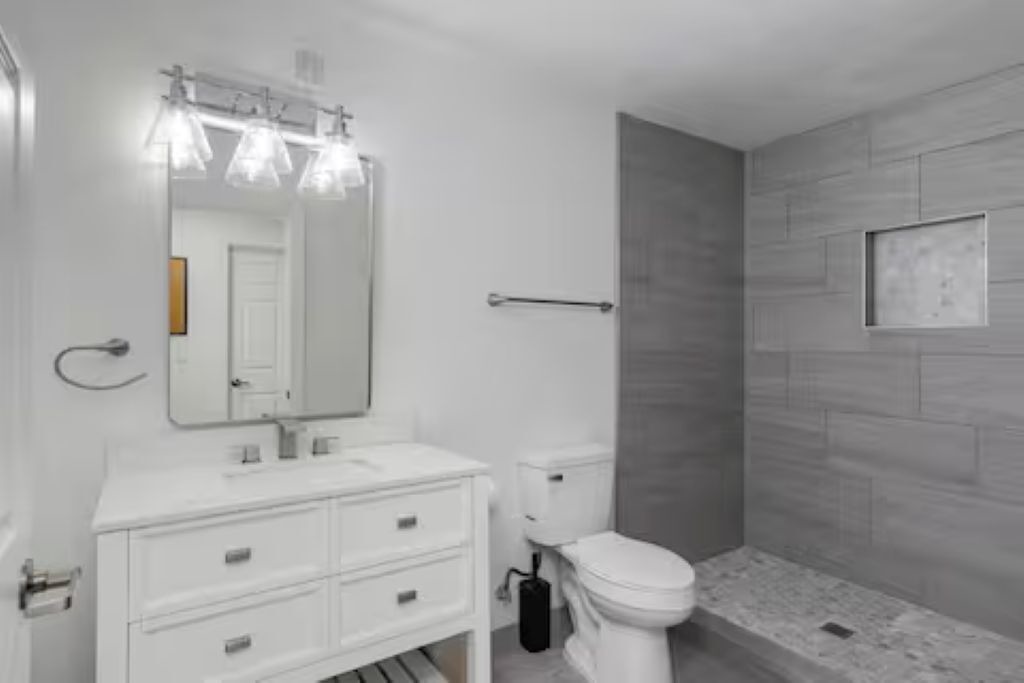 Photo of Bathroom in Woodburn