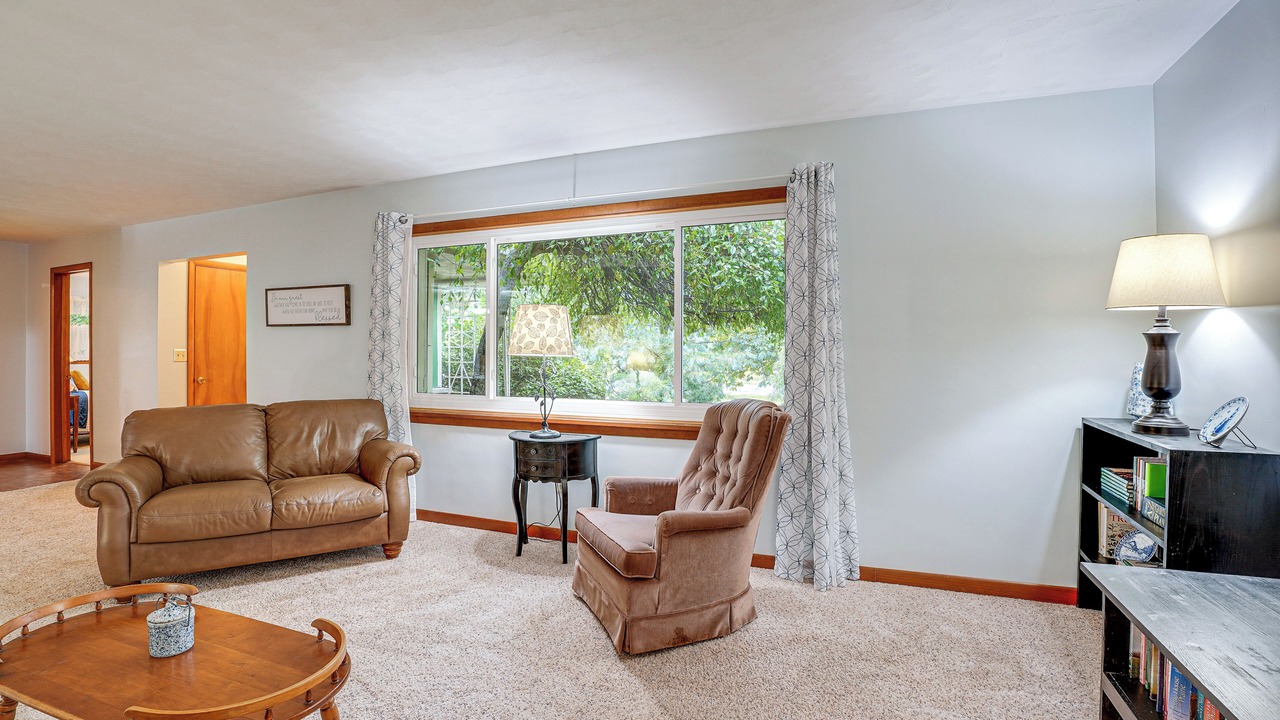 Photo of Livingroom in Linn Grove