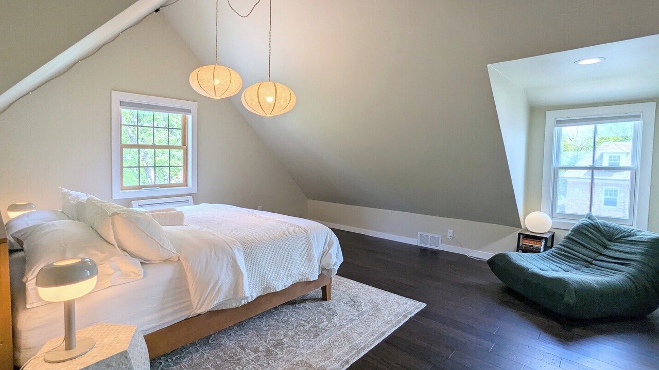 Photo of Bedroom in Summit - University