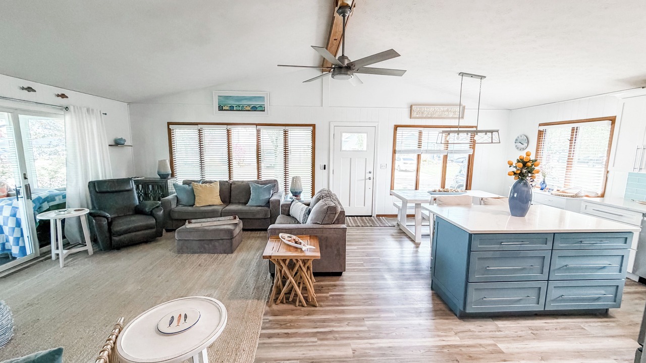 Photo of Livingroom in Conneaut Lakeshore