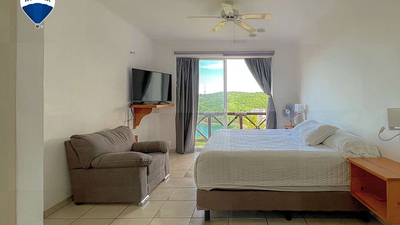 Photo of Bedroom in R