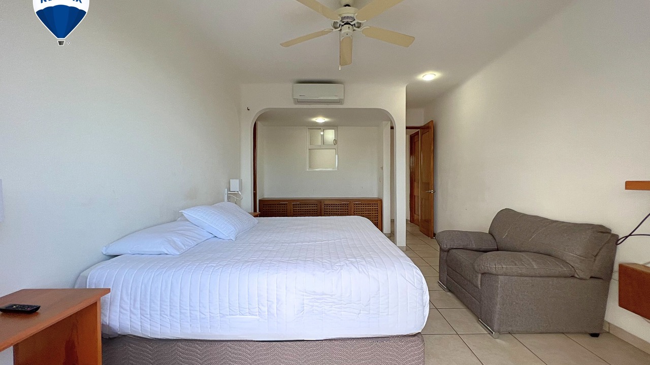 Photo of Bedroom in R
