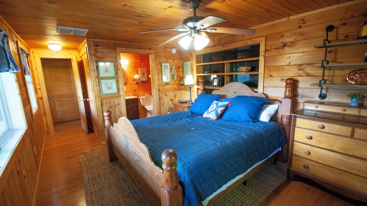 Photo of Bedroom in Blairsville