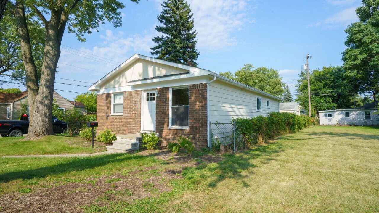 Photo of Outdoor in Madison Heights