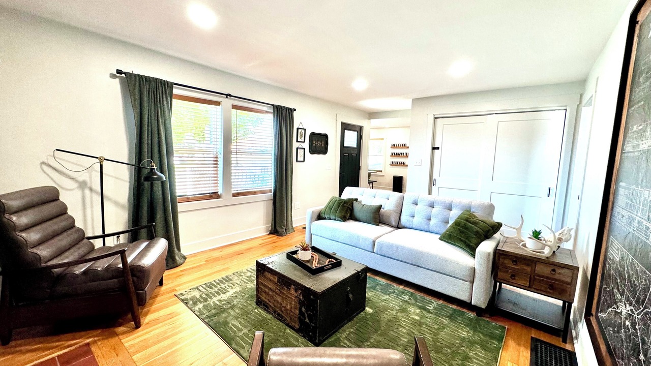 Photo of Livingroom in La Grange