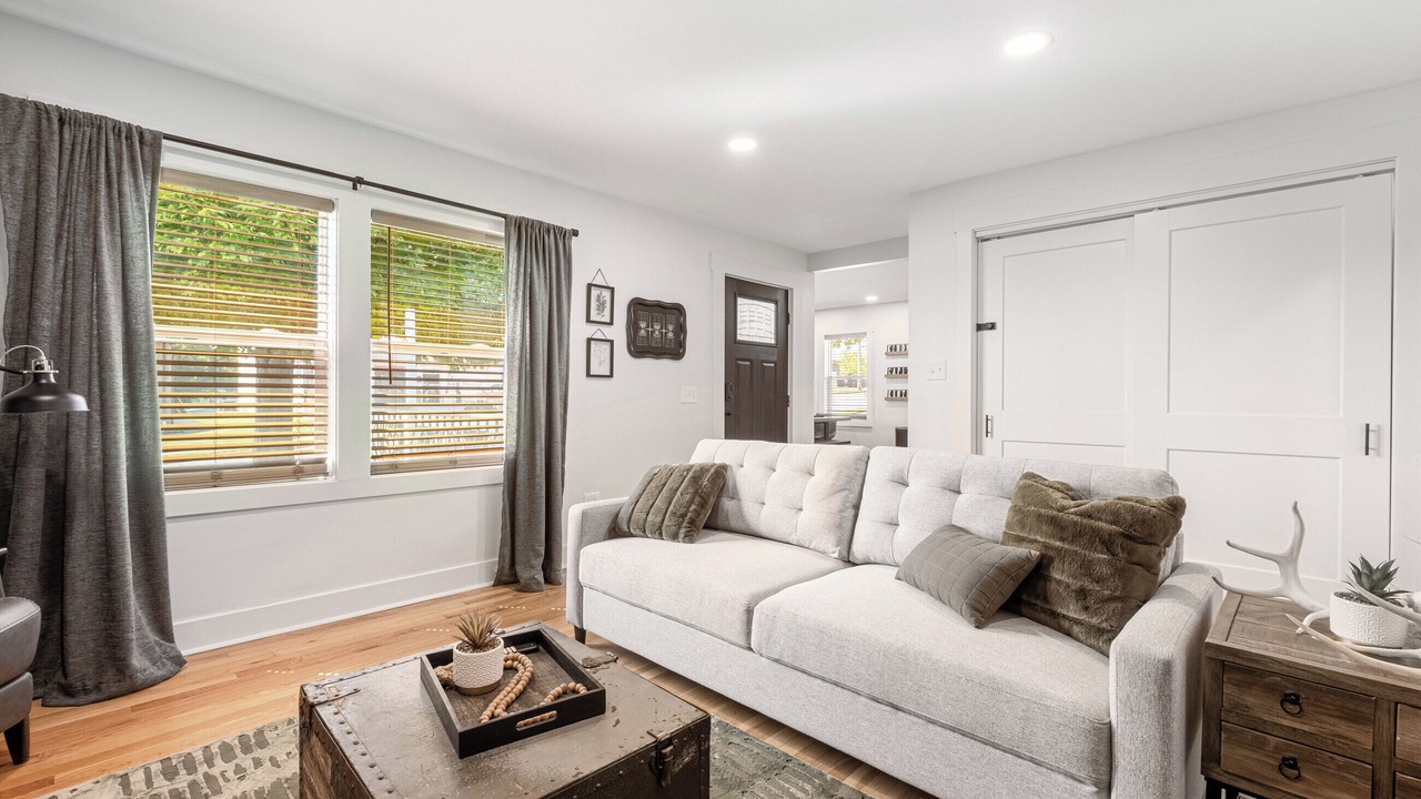 Photo of Livingroom in La Grange