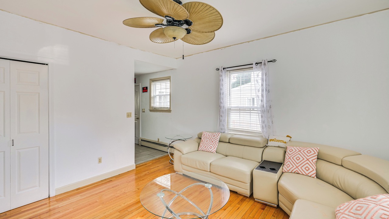 Photo of Livingroom in Malden