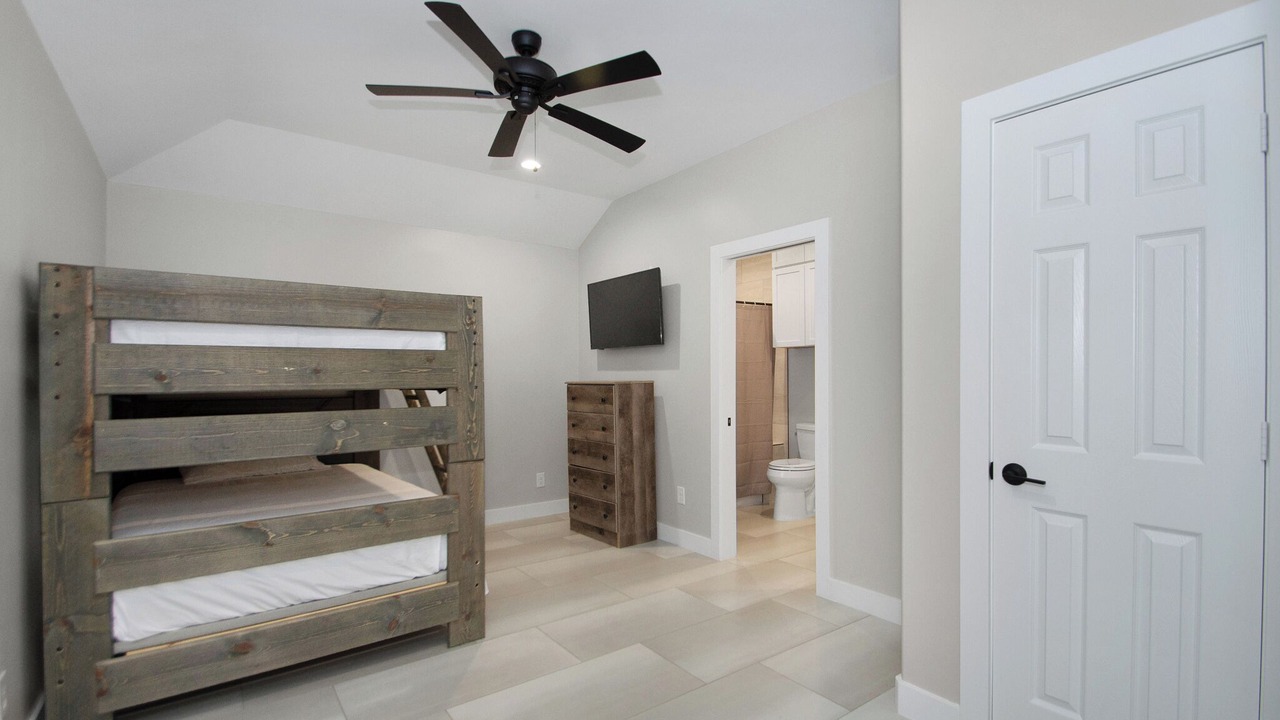 Photo of Bedroom in Alvin