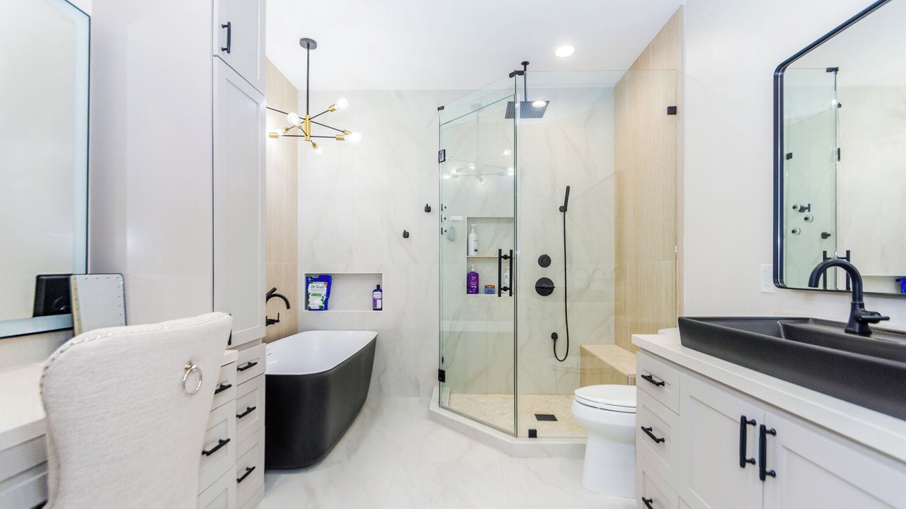 Photo of Bathroom in Alvin