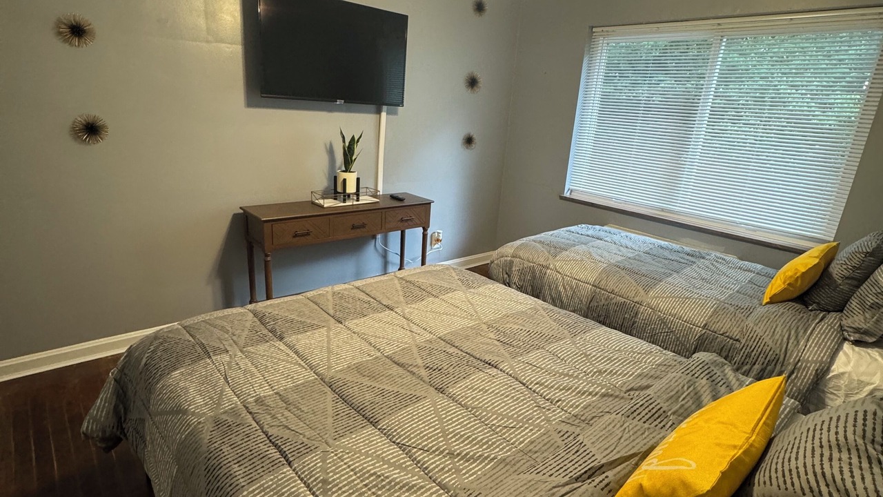 Photo of Bedroom in Roselawn Finance