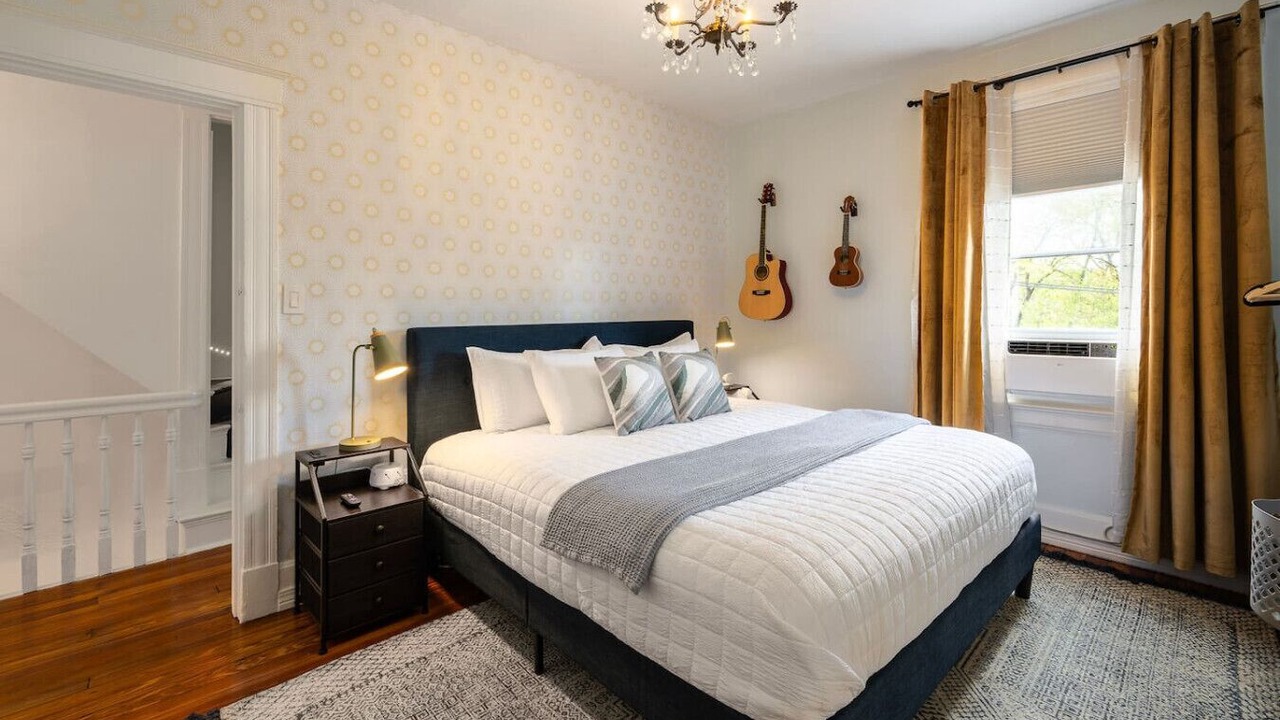 Photo of Bedroom in Mount Auburn